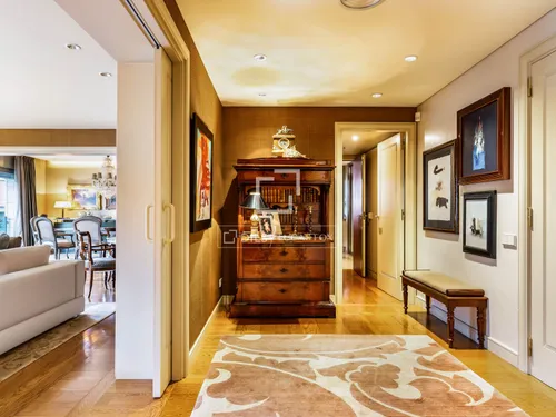 5 Bedrooms Apartment in Doctor Roux