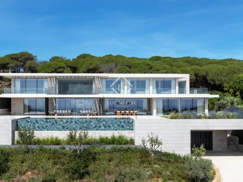 Villa Panoramah – 5-bedroom architectural masterpiece with panoramic views for sale in Sotogrande