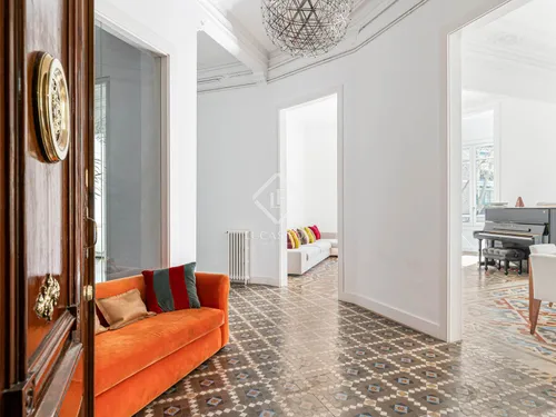 5 Bedrooms Apartment in Ausias March