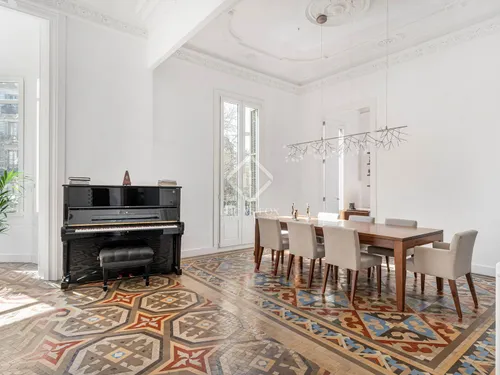 5 Bedrooms Apartment in Ausias March