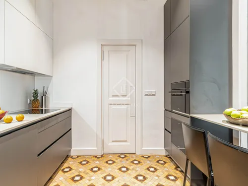 5 Bedrooms Apartment in Ausias March
