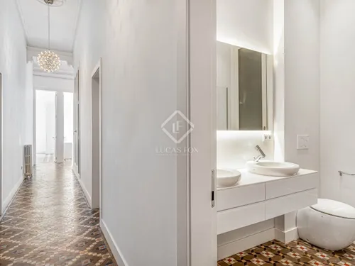 5 Bedrooms Apartment in Ausias March