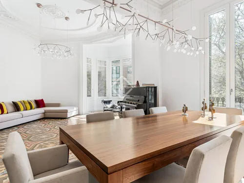 5 Bedrooms Apartment in Ausias March