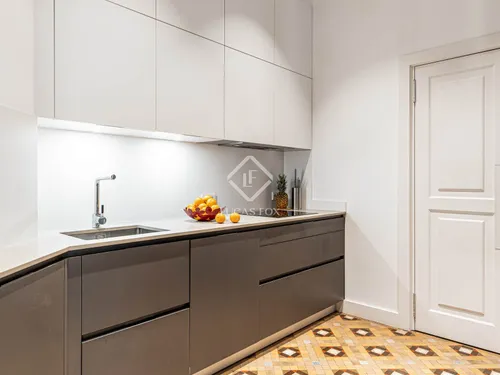 5 Bedrooms Apartment in Ausias March