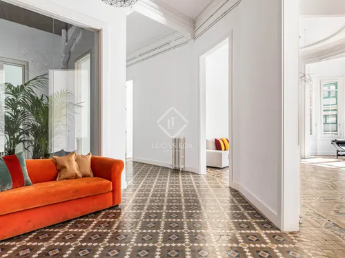 5 Bedrooms Apartment in Ausias March