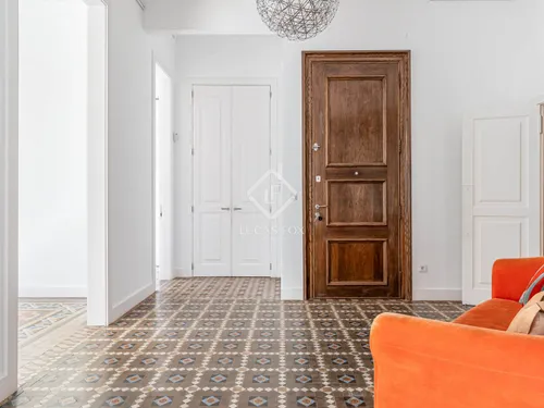 5 Bedrooms Apartment in Ausias March