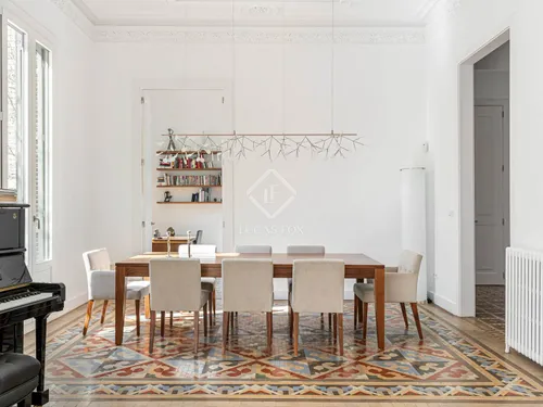 5 Bedrooms Apartment in Ausias March