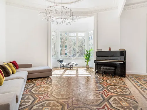 Excellent 5-bedroom luxury apartment for sale in Eixample Right, Barcelona