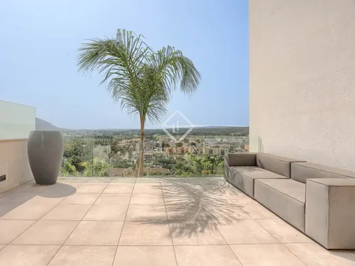 4 Bedrooms Apartment in Nuno Sanz