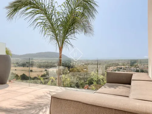 4 Bedrooms Apartment in Nuno Sanz