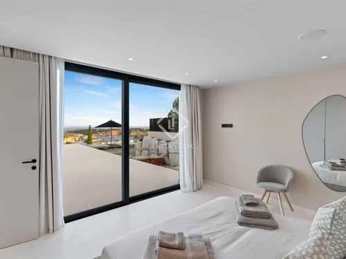 4 Bedrooms House / Villa in Vista ALegre