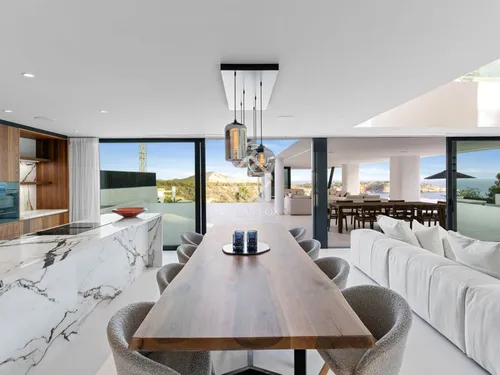 4 Bedrooms House / Villa in Vista ALegre