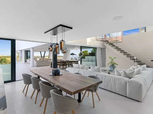 4 Bedrooms House / Villa in Vista ALegre