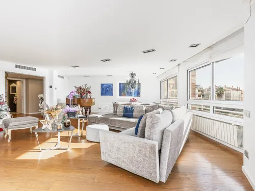 5 Bedrooms Apartment in Mendel