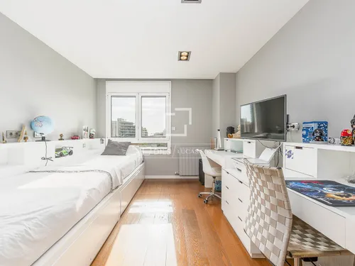 5 Bedrooms Apartment in Mendel