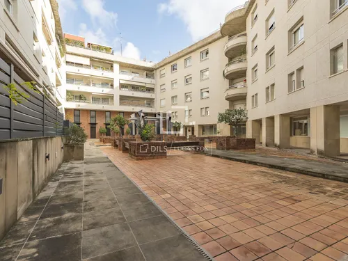 5 Bedrooms Apartment in Mendel