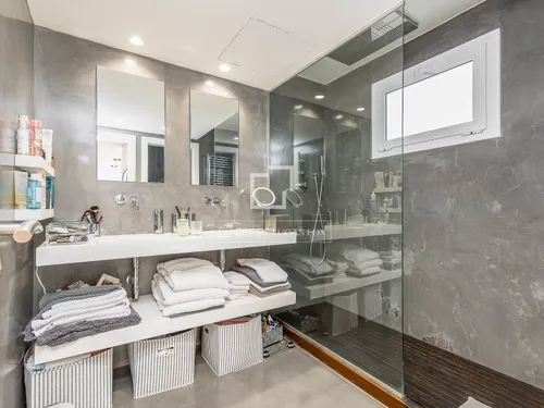 5 Bedrooms Apartment in Mendel