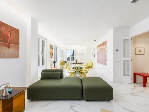 4-bedroom penthouse with a 130 m² terrace for sale in Eixample, Barcelona.
