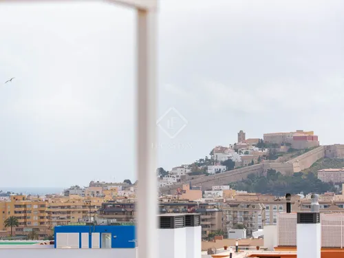 4 Bedrooms Apartment in Calle des Fornas