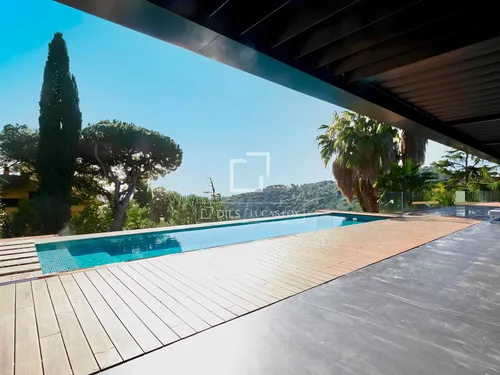 Luxury contemporary villa with panoramic views for sale in Vallvidrera