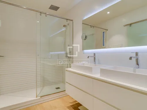 5 Bedrooms Apartment in Bori i Fontestà