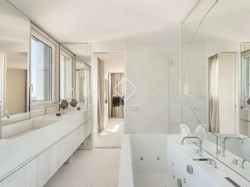 4 Bedrooms Apartment in Doctor Aiguader