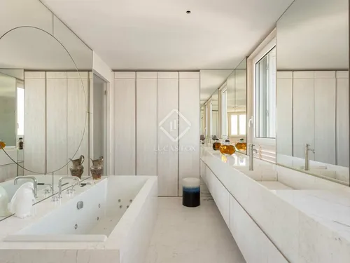 4 Bedrooms Apartment in Doctor Aiguader