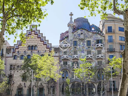 3 Bedrooms Apartment in Enric Granados
