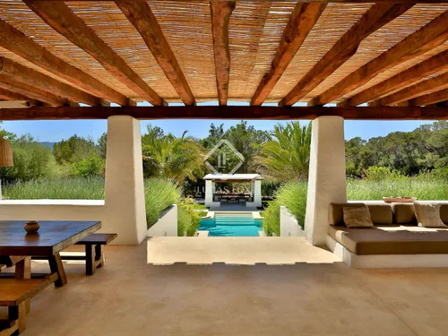 5 Bedrooms, Rental License, Blakstad-Style Finca — 100% Solar & Water Autonomous, Next to Santa Gertrudis