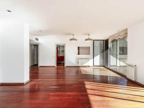 4 Bedrooms Apartment in Provença