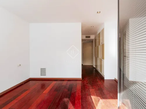 4 Bedrooms Apartment in Provença