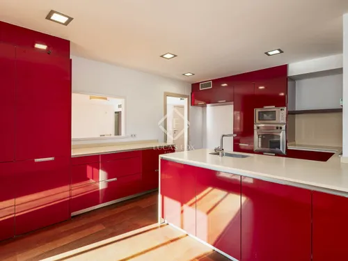 4 Bedrooms Apartment in Provença