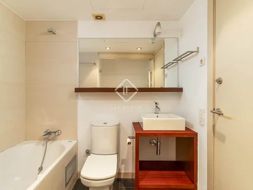 4 Bedrooms Apartment in Provença