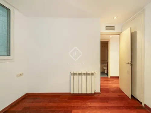 4 Bedrooms Apartment in Provença