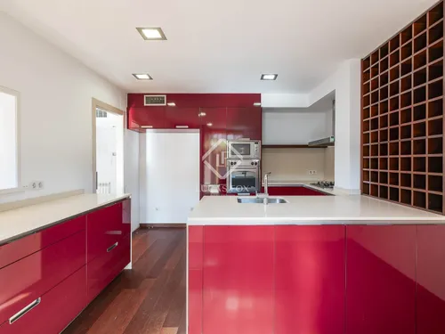 4 Bedrooms Apartment in Provença