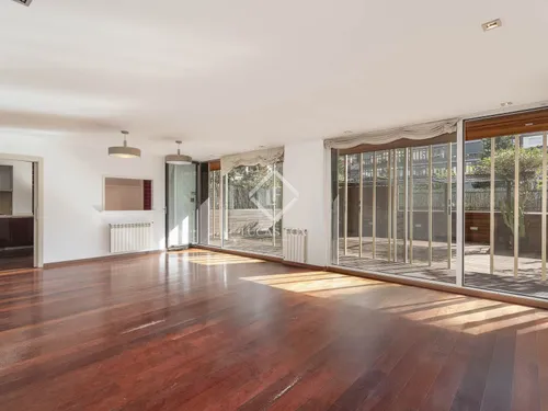 4 Bedrooms Apartment in Provença