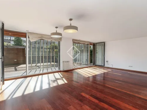 4 Bedrooms Apartment in Provença