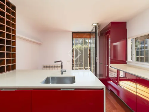 4 Bedrooms Apartment in Provença