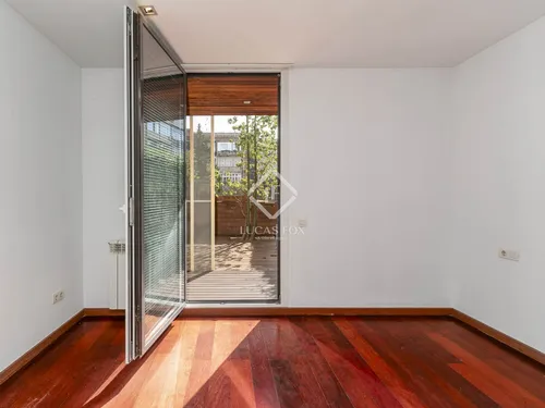 4 Bedrooms Apartment in Provença