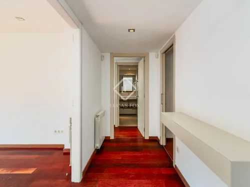 4 Bedrooms Apartment in Provença