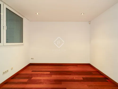 4 Bedrooms Apartment in Provença