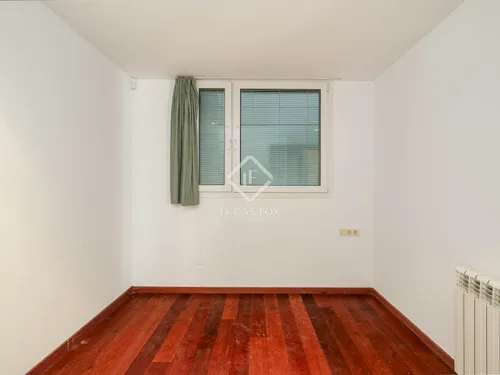 4 Bedrooms Apartment in Provença