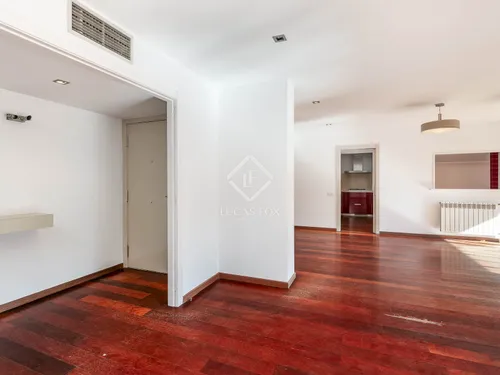 4 Bedrooms Apartment in Provença