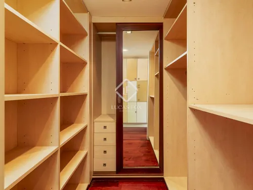 4 Bedrooms Apartment in Provença