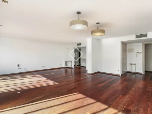 4 Bedrooms Apartment in Provença