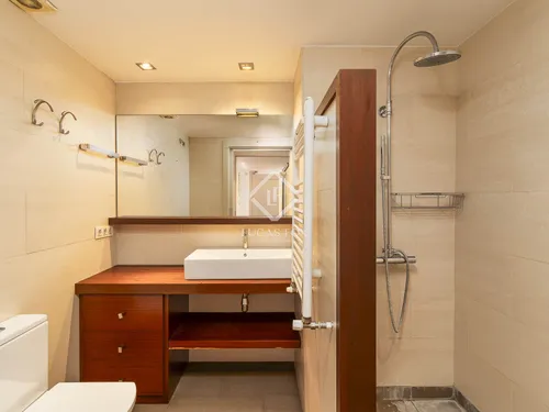 4 Bedrooms Apartment in Provença