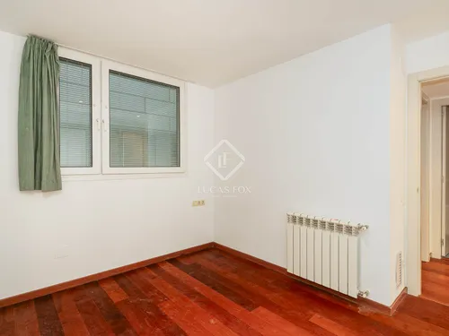 4 Bedrooms Apartment in Provença