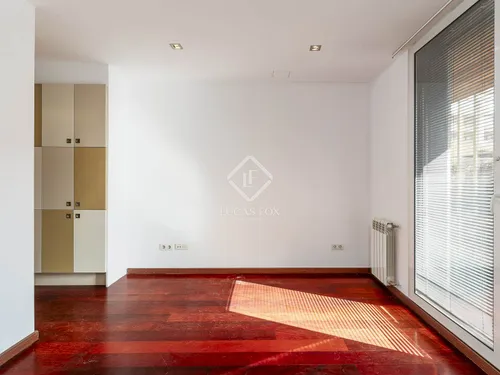 4 Bedrooms Apartment in Provença