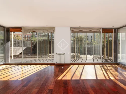 4 Bedrooms Apartment in Provença