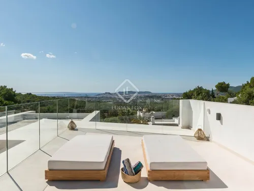 4 Bedrooms House / Villa in Santa Eularia del rio